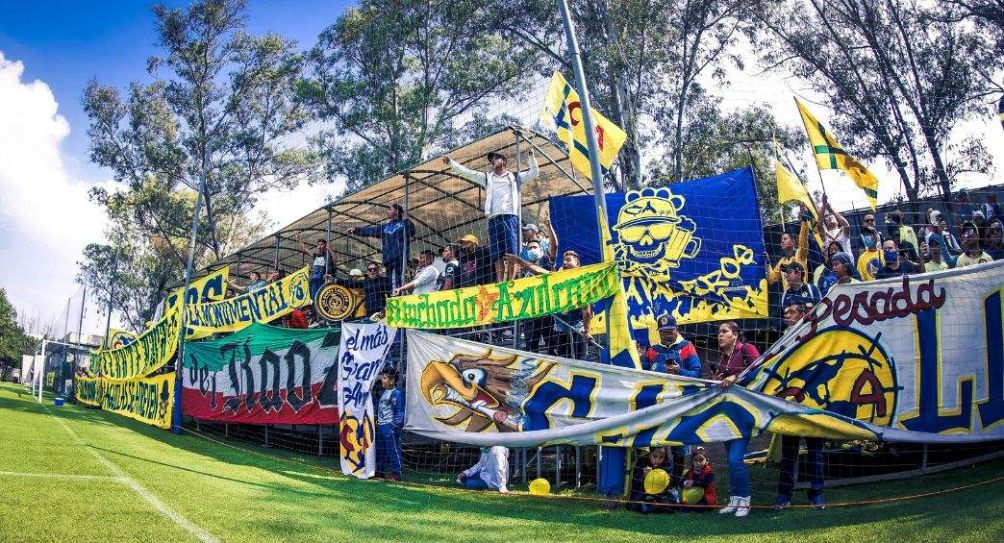 Porra del América en un entrenamiento del equipo