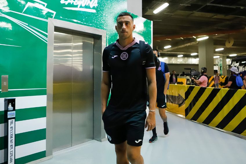 Ramiro Funes Mori previo a un partido de Cruz Azul