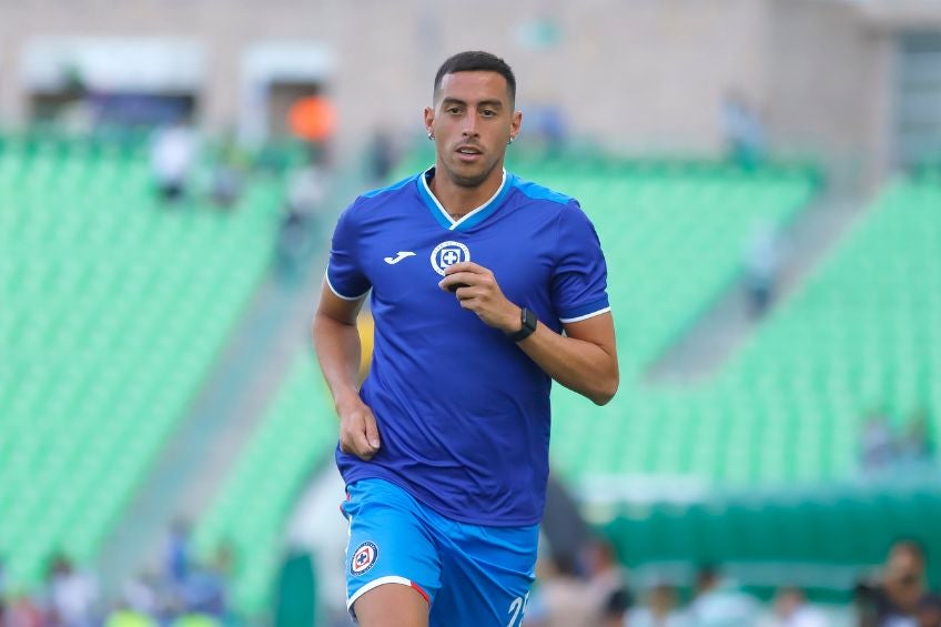 Ramiro Funes Mori durante un partido de Cruz Azul