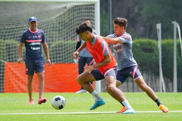 Juan Ignacio Dinenno en entrenamiento con Pumas