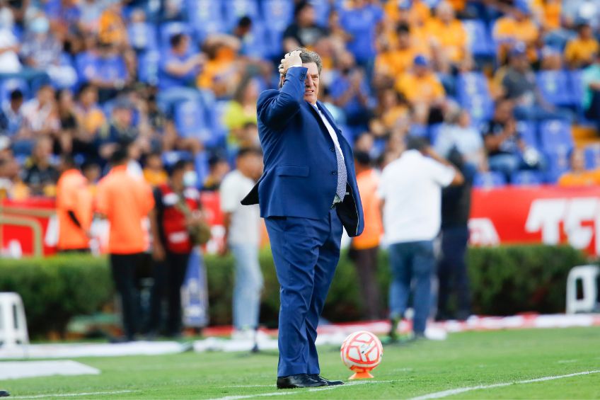 Miguel Herrera dirigiendo a Tigres