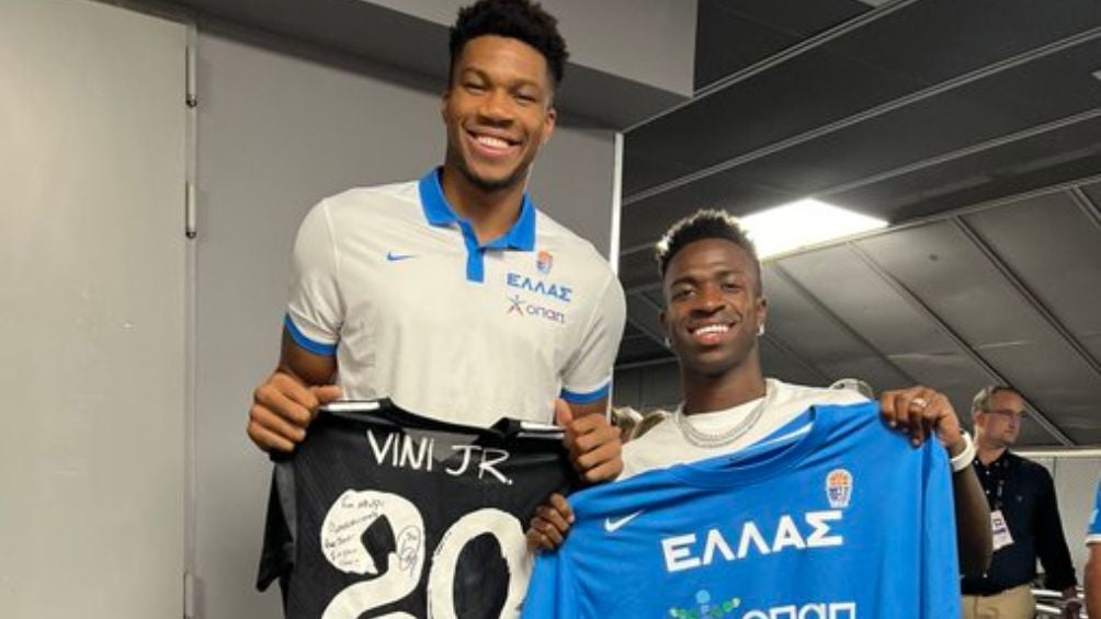 Giannis y Vini intercambiaron jerseys