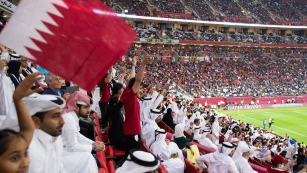 Afición qatarí disfrutando de un partido