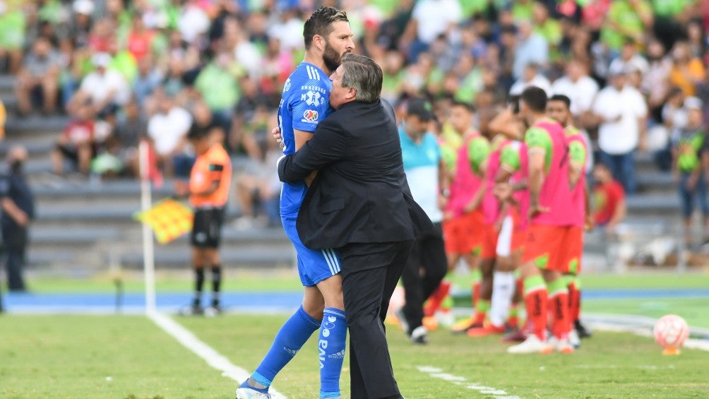 Gignac y Herrera en festejo de gol