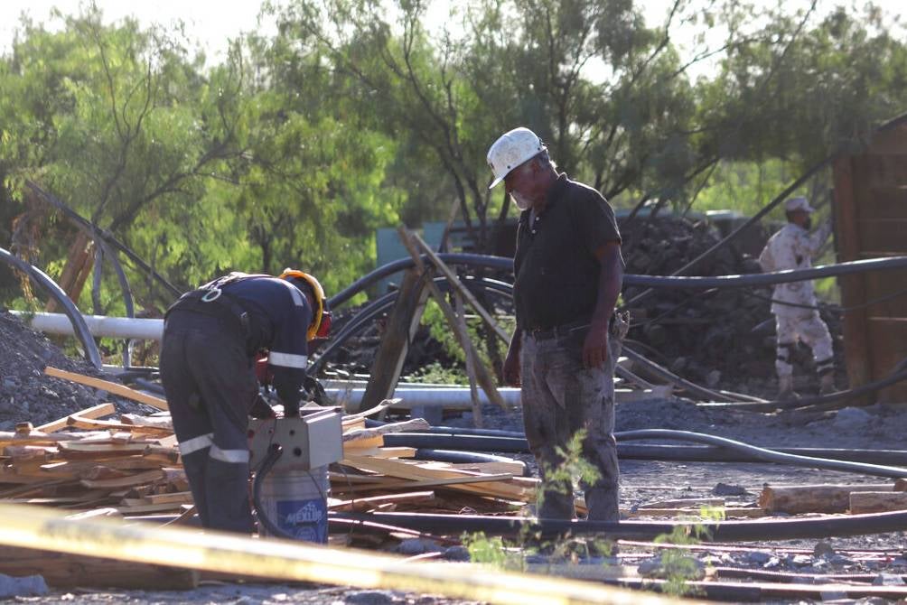 Ya son 10 días donde los mineros siguen atrapados en el pozo