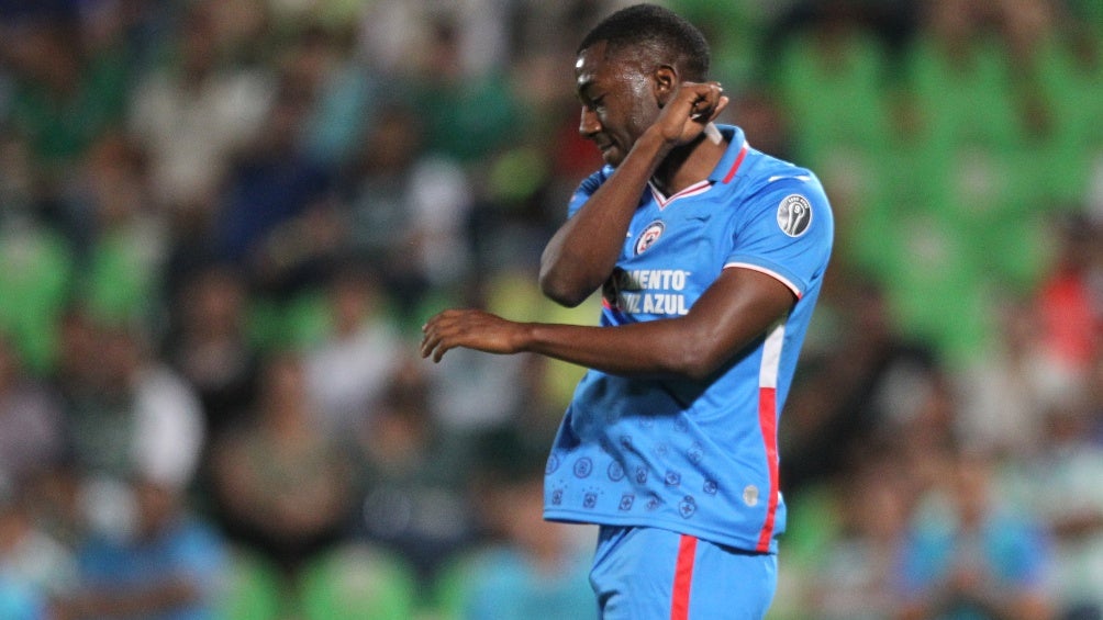 Gonzalo Carneiro en el juego ante Santos