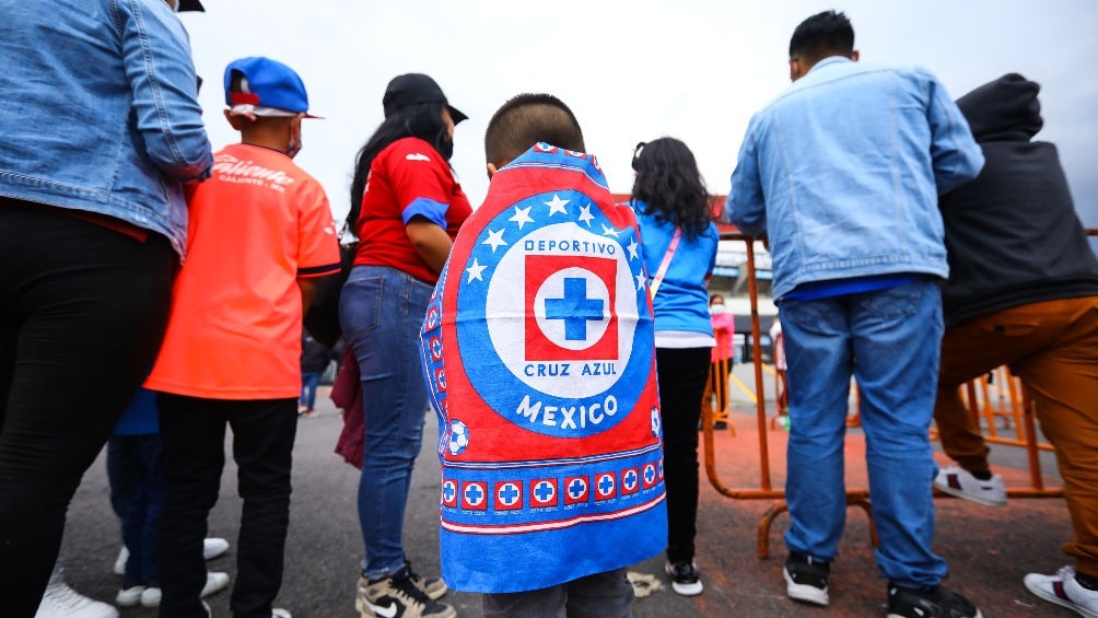 Afición de Cruz Azul presente en el Estadio Azteca