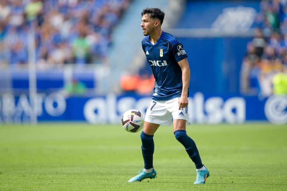 Daniel Aceves en su primer partido de liga en el Real Oviedo