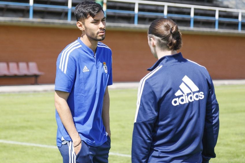 Marcelo Flores y Daniel Aceves previo a un partido del Real Oviedo