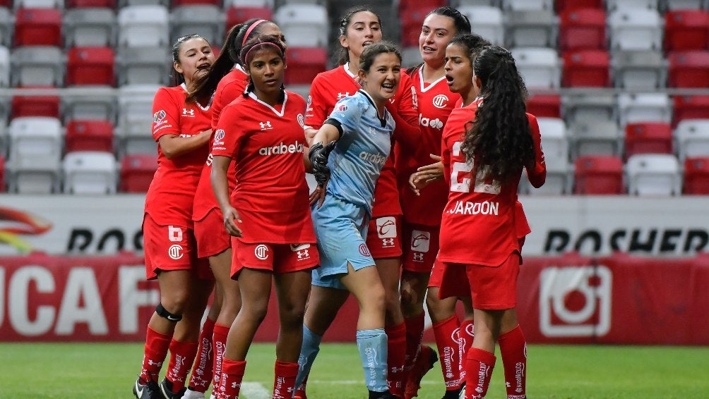 Jugadoras de Toluca en festejo