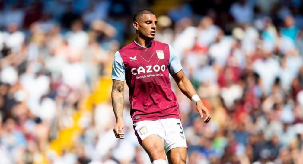 Diego Carlos durante un partido del Aston Villa