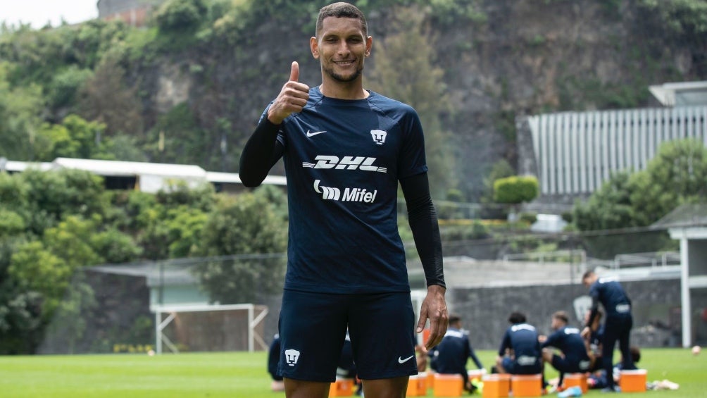 Higor Meritao en entrenamiento con Pumas