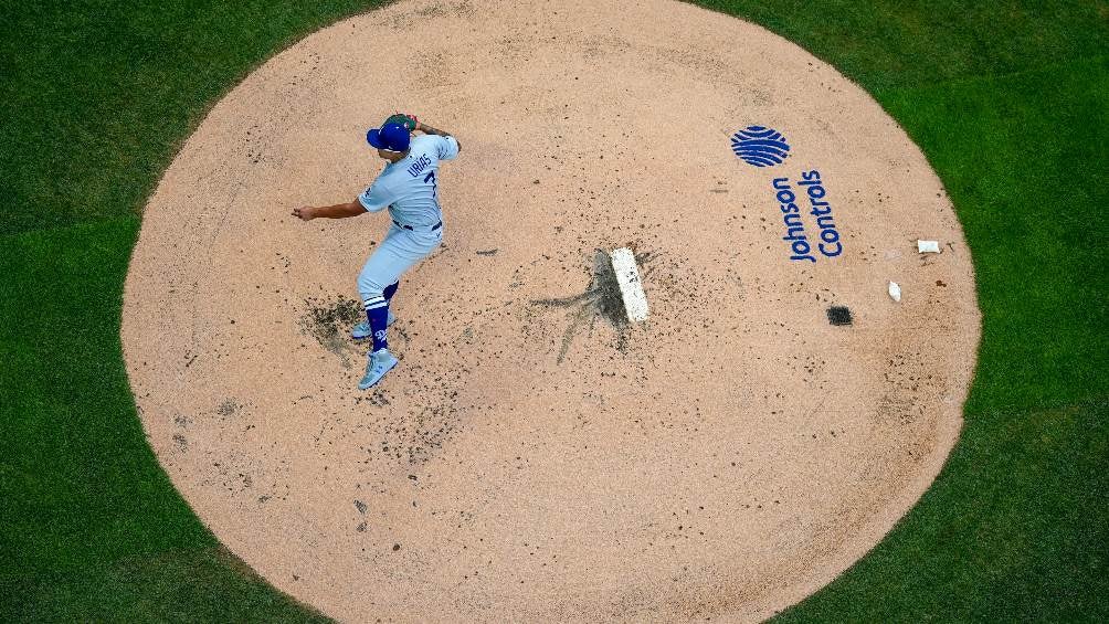 El pitcher mexicano tuvo su victoria 13 de la temporada