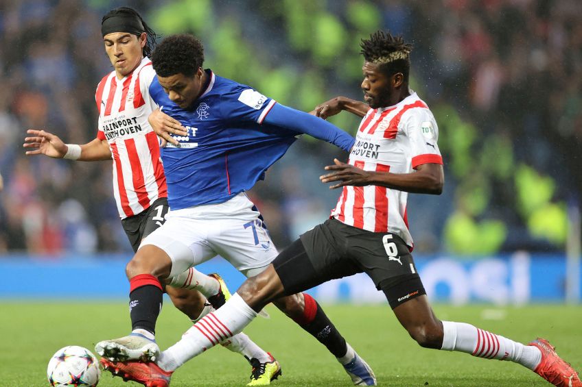 Erick Gutiérrez durante un partido del PSV