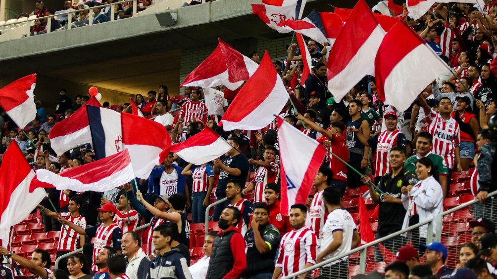 Afición de Chivas en el Clásico Tapatío