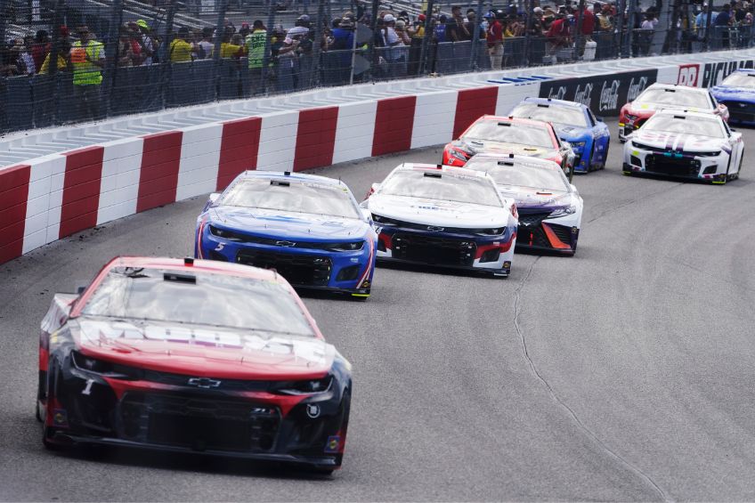 Pilotos durante una carrera de la NASCAR Cup Series