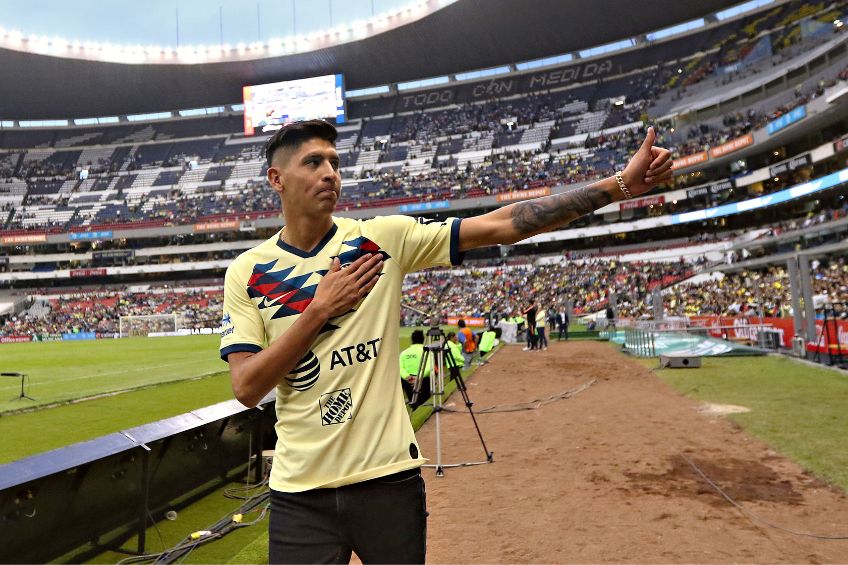 Edson Álvarez despidiéndose del América