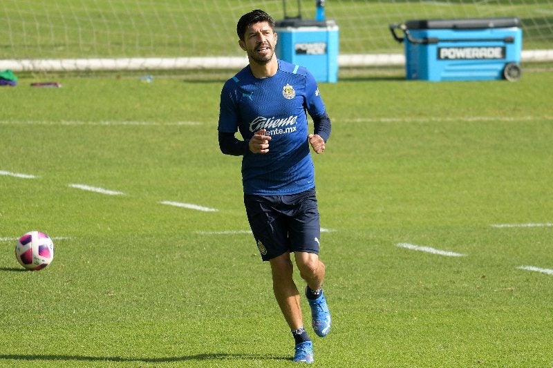 Oribe Peralta en entrenamiento de Chivas