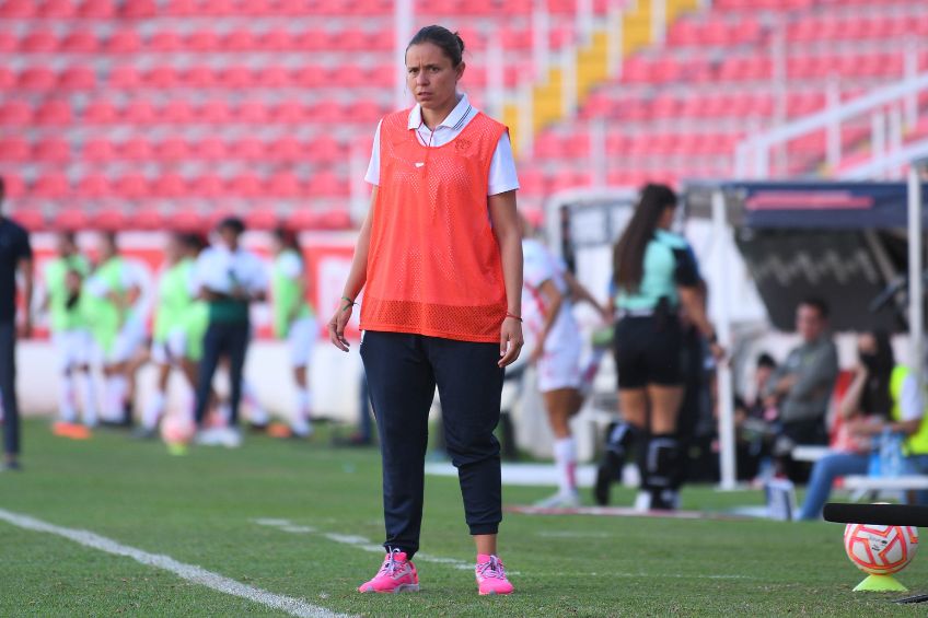 Karina Báez durante un partido de Pumas Femenil