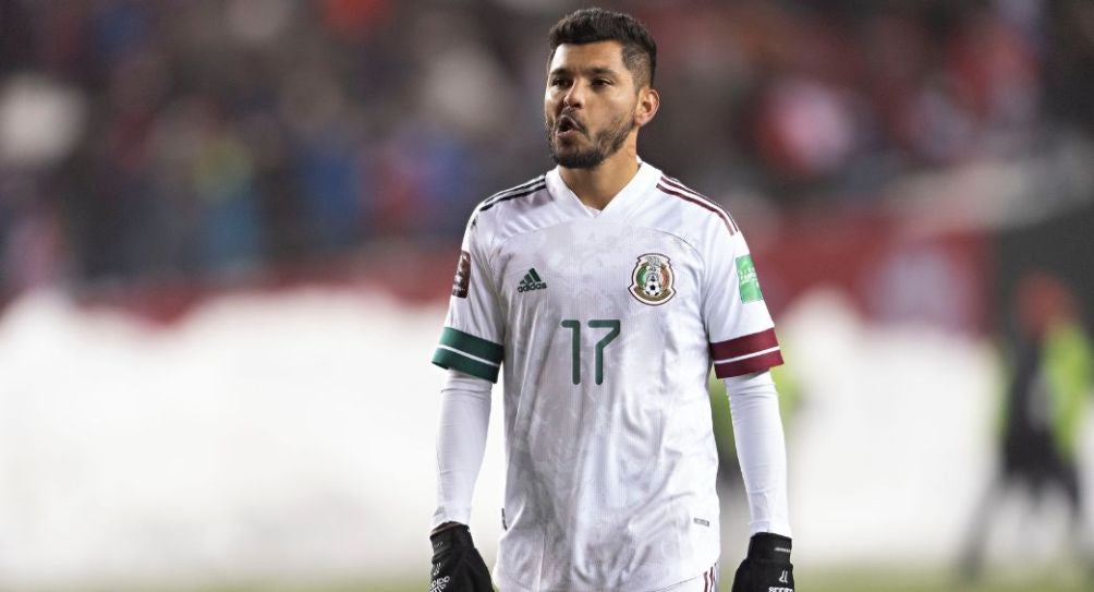 Tecatito Corona tras un partido de México