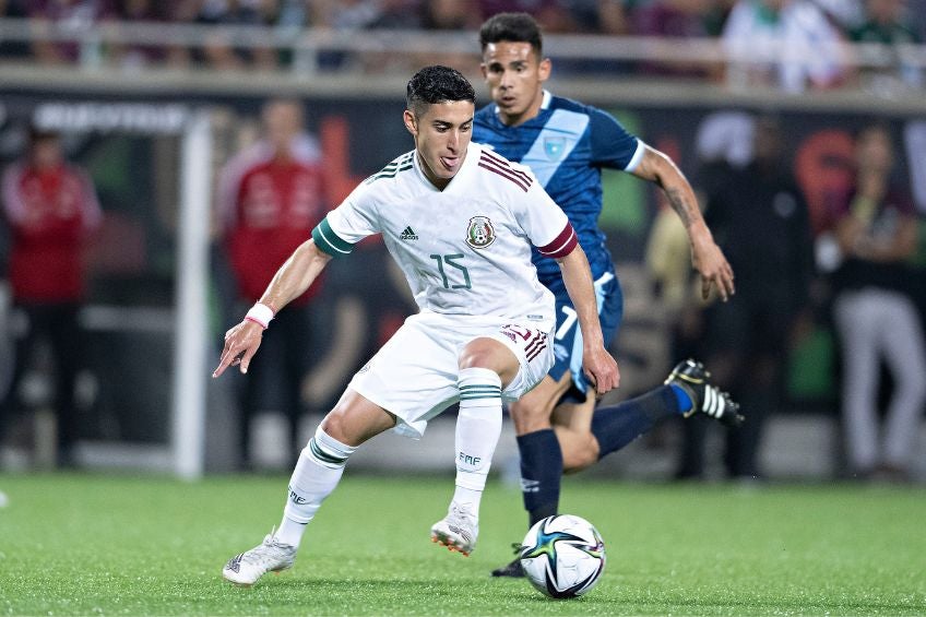 Alejandro Zendejas durante un partido de México