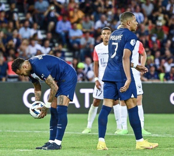 Neymar y Mbappé durante partido del PSG