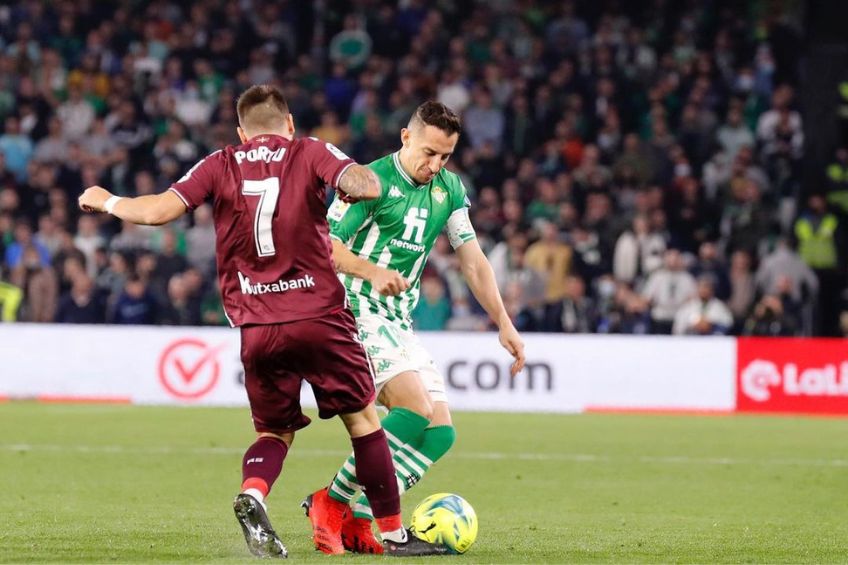 Andrés Guardado durante un partido del Betis