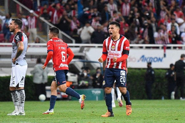 Fernando Beltrán celebra con Chivas