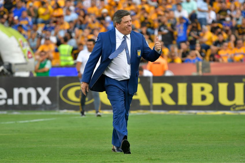 Miguel Herrera previo a un partido de Tigres