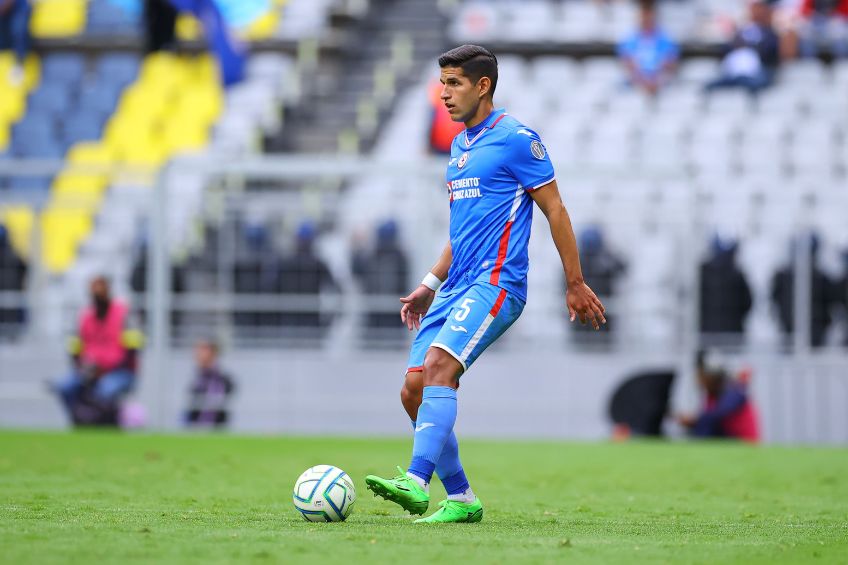 Luis Abram durante un partido de Cruz Azul