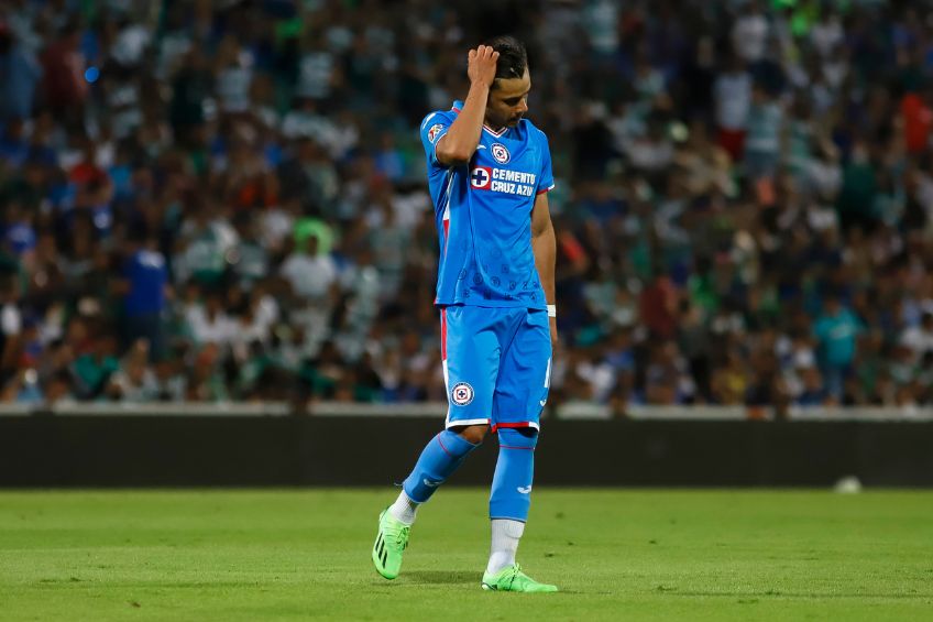 Ángel Romero durante un partido de Cruz Azul