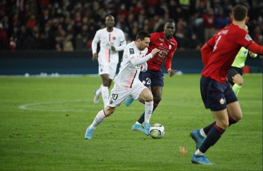 Messi jugando con el PSG