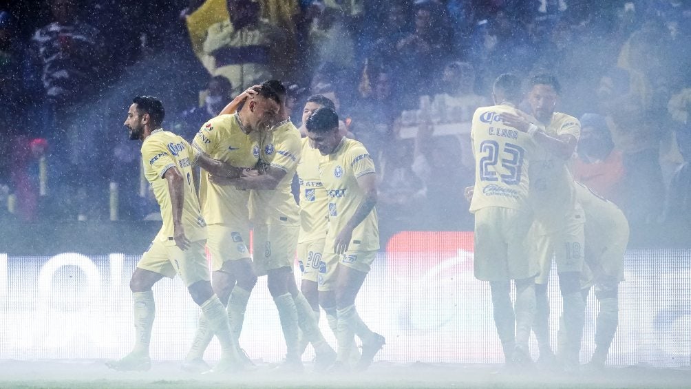 Jonathan Rodríguez en festejo de gol