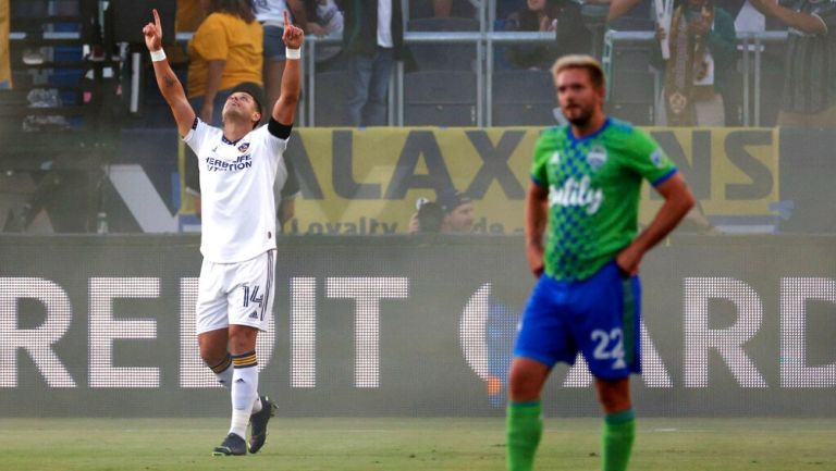 Chicharito Hernández en festejo ante Seattle Sounders