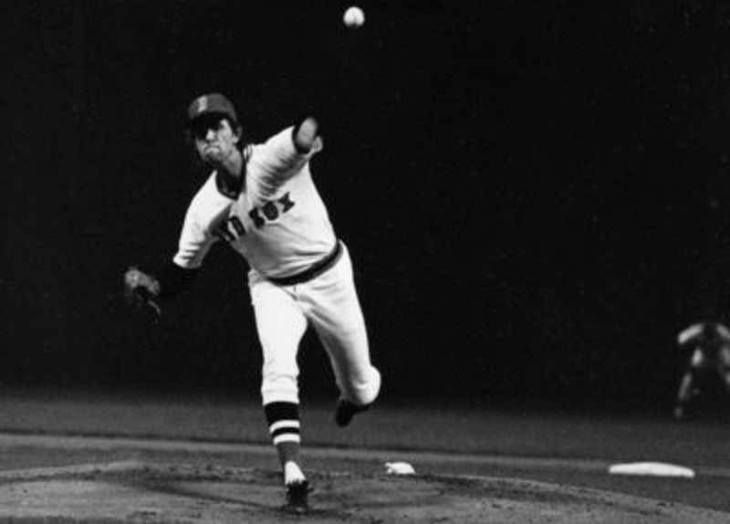 Bill Lee lanzándole a Pete Rose durante la Serie Mundial de 1975