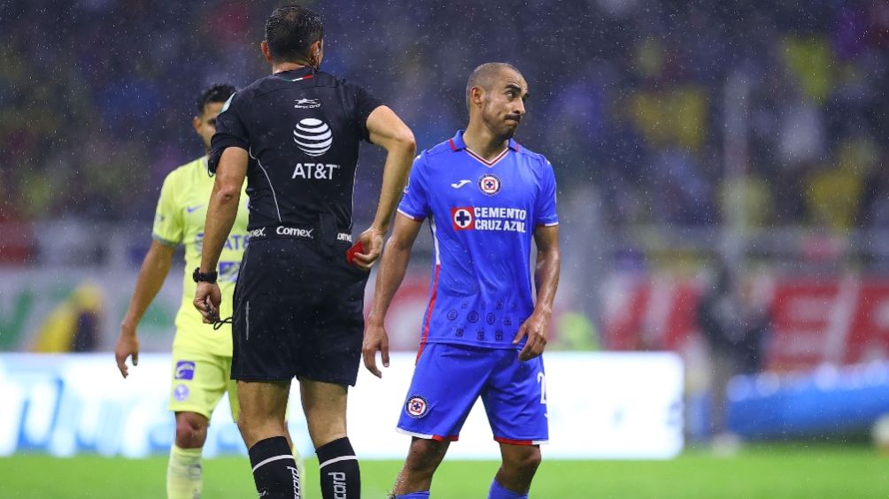 Baca fue expulsado en el duelo contra América 