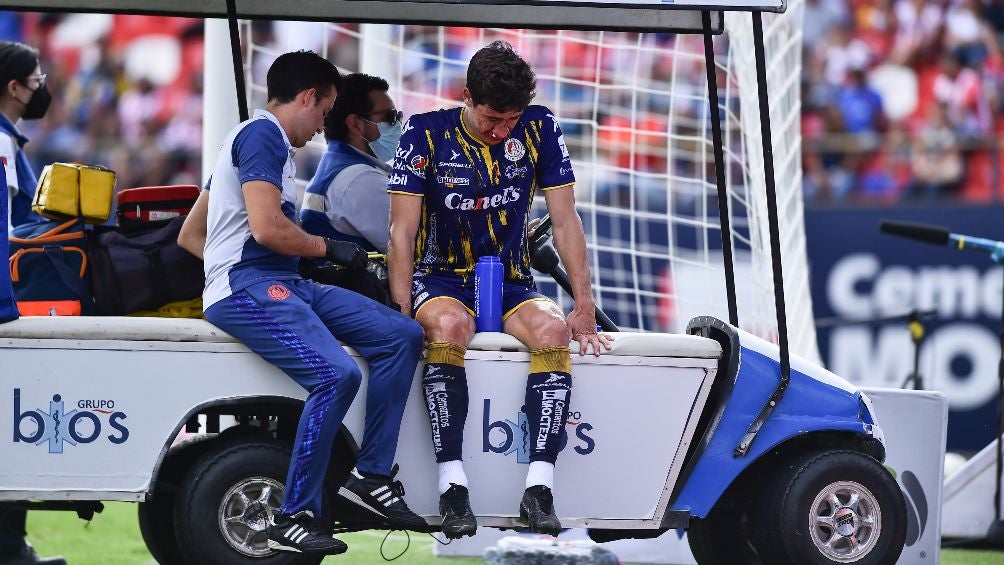 Fue llevado al hospital el mediocampista 