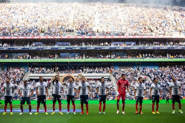 Afición en el Clásico Regio 128 