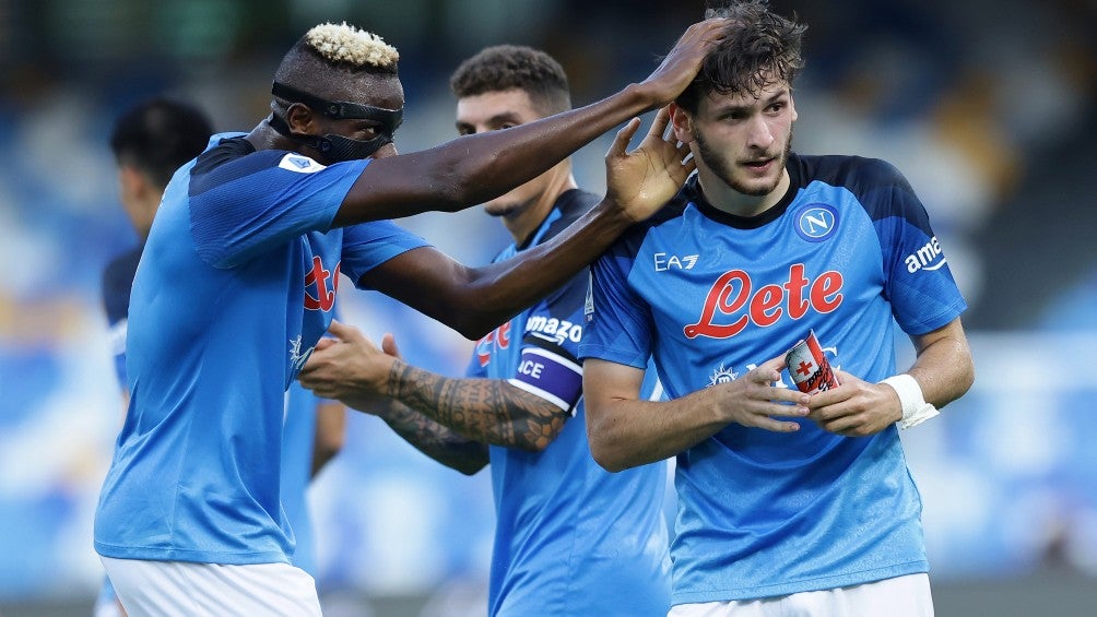 Jugadores de Napoli en festejo de gol