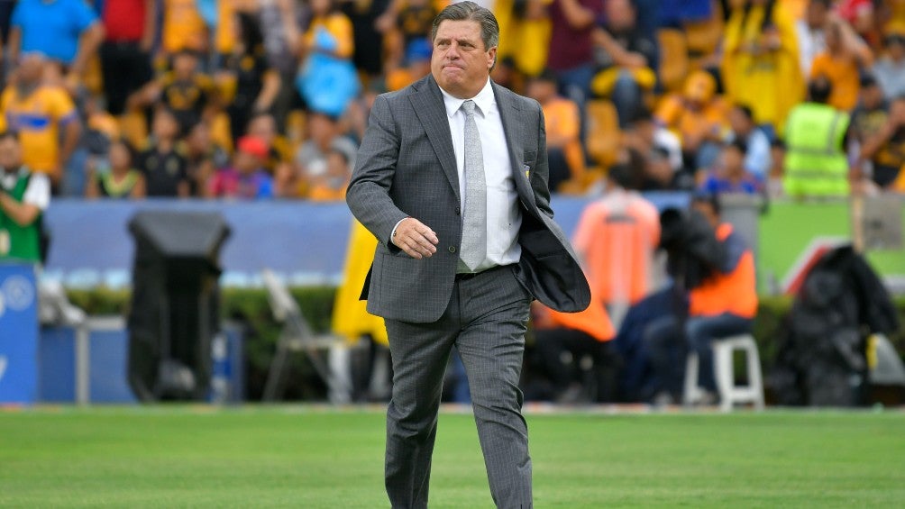 Miguel Herrera en el Clásico Regio