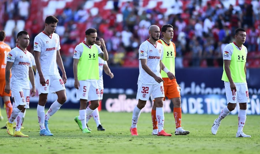 Jugadores de Toluca tras derrota ante San Luis