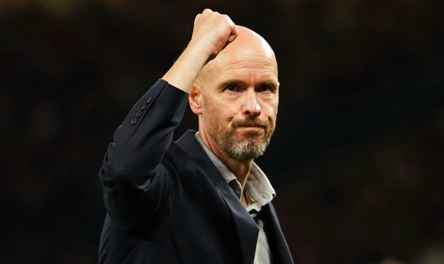 Erik ten Hag celebra victoria ante los Reds