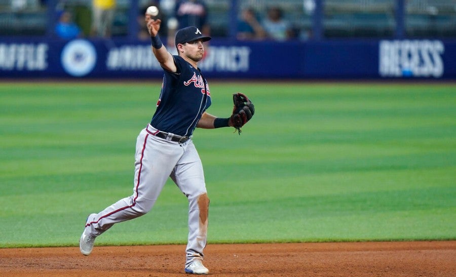 Austin Riley en jugada defensiva