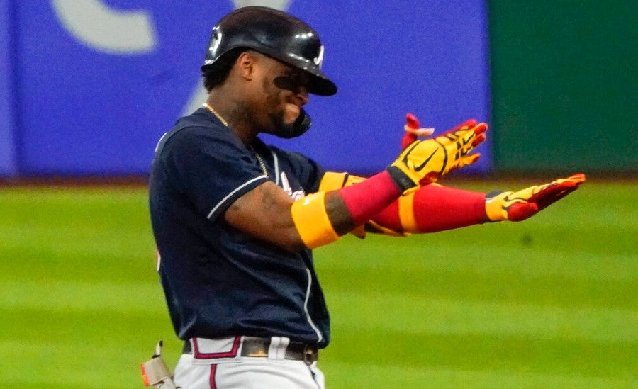 Ronald Acuña Jr. celebra hit