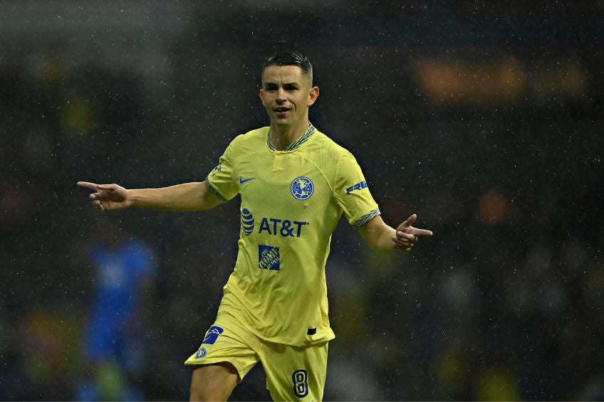 Álvaro Fidalgo festejando un gol