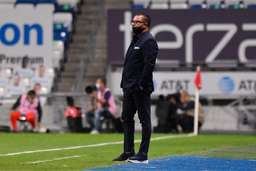 Antonio Mohamed durante un partido de Rayados