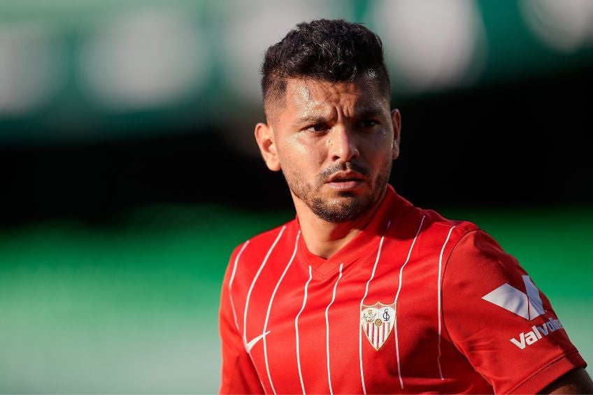 Tecatito Corona durante un partido del Sevilla