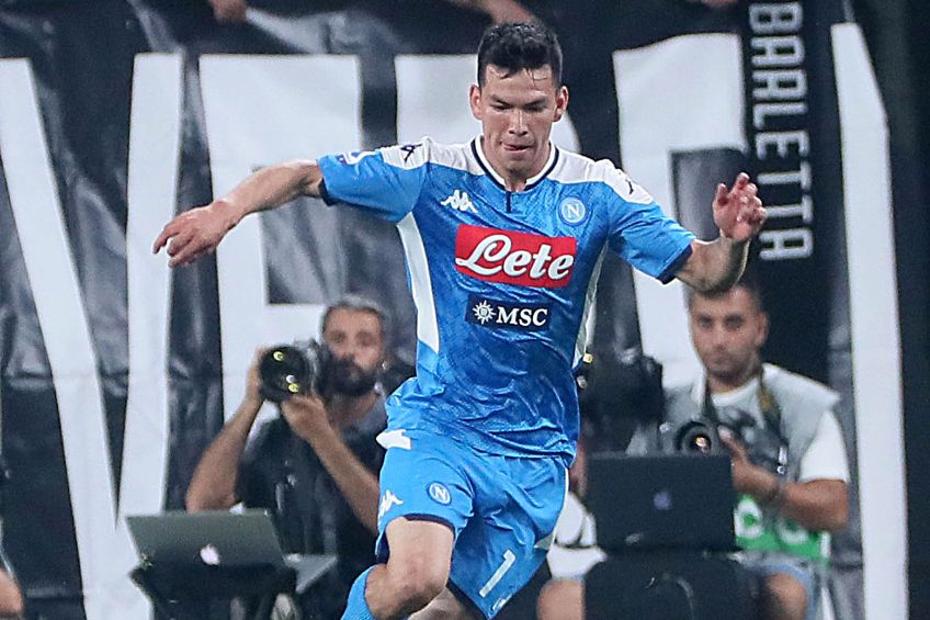 Chucky Lozano durante un partido del Napoli