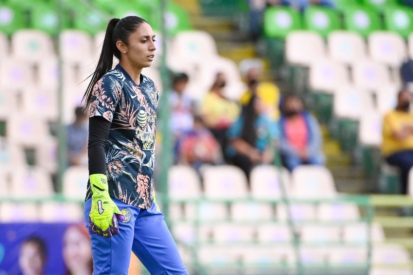 Itzel González previo a un partido de América