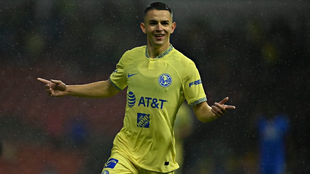 Álvaro Fidalgo en partido con América